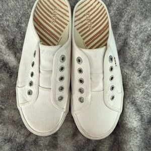 Taos Footwear White Slip-On Canvas Mules